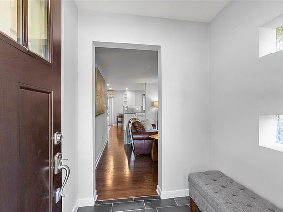4th image of 5831 Washington St