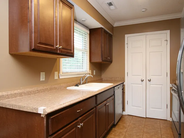 104 Hollington Dr NE — Photo 12