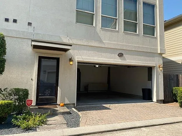 2423 Roufa Rd — Photo 3