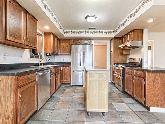 3rd image of 2404 Kent Ave