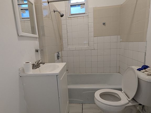 4th image of 5205 S Winchester Ave