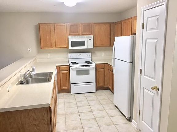 2nd image of 114 4th St SE Unit 7