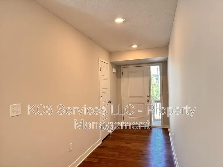 3716 SW Maryville Pl — Photo 2