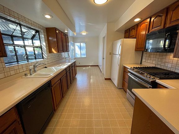 4th image of 1181 Shamrock Dr