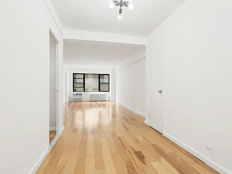 210 E 36th St #6C — Photo 3