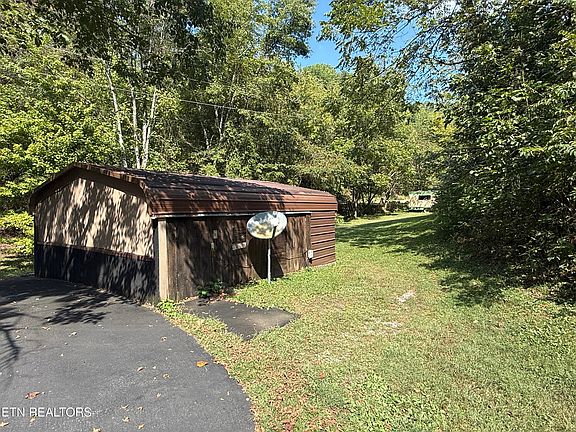 5th image of 1069 Bryan View Rd