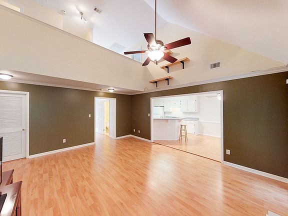 3rd image of 241 Amelia Dr W