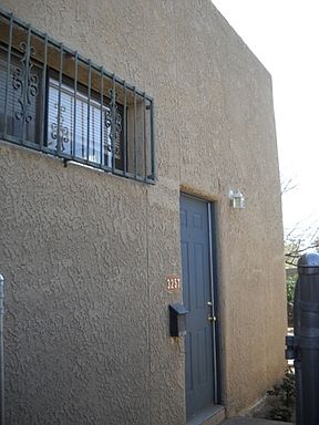 5th image of 3251 N Stone Ave