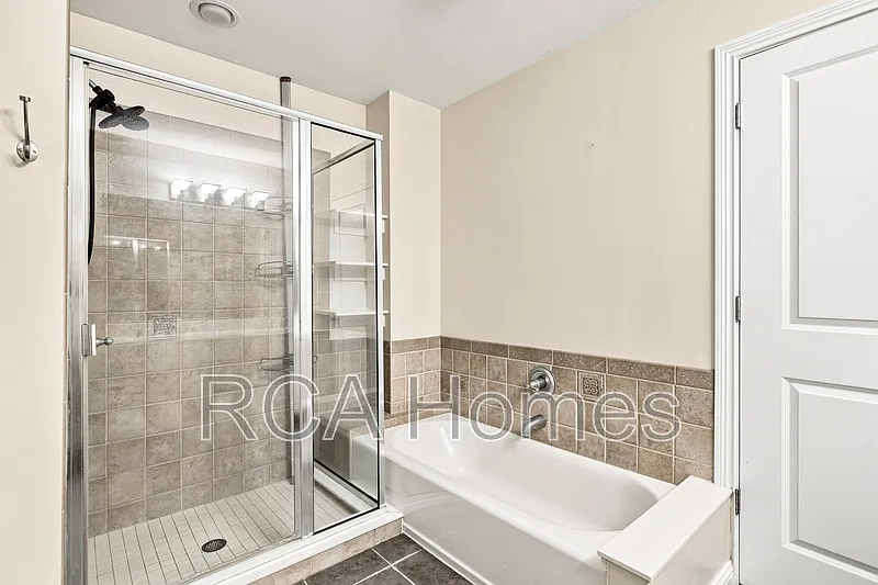 2 bed, 2.5 bath, 2160 sqft, $2,600 — Photo 2