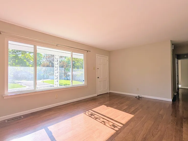 3356 Clemens Dr — Photo 5