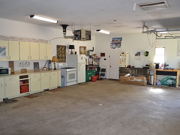 4th image of 306 E South Railroad St
