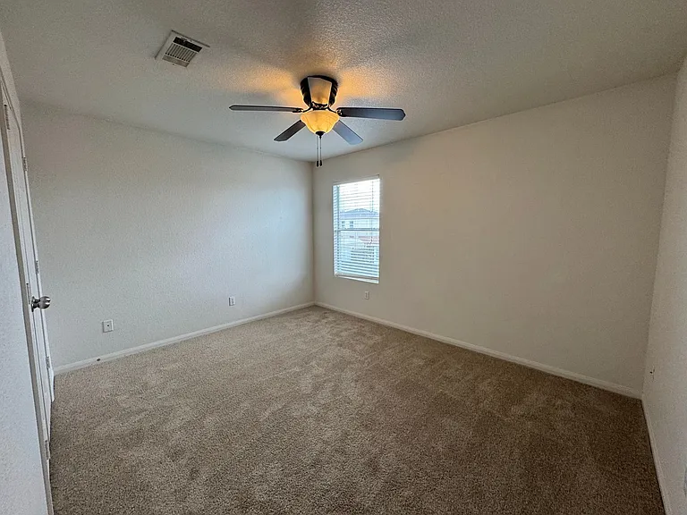 2209 Riley Dr — Photo 35