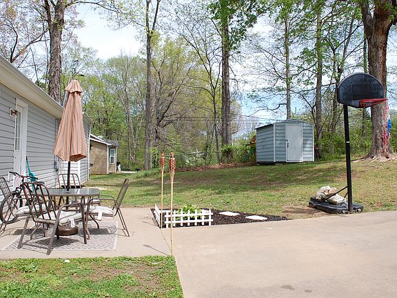 3rd image of 117 Meadowbrook Dr
