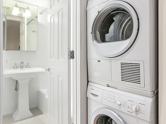 4th image of 404 E 88th St APT 1B
