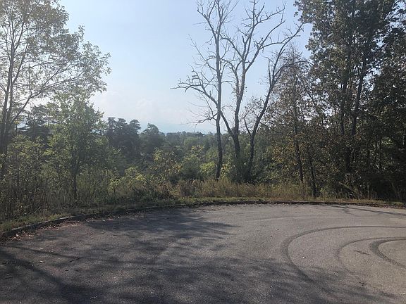5th image of Oak Lake Dr