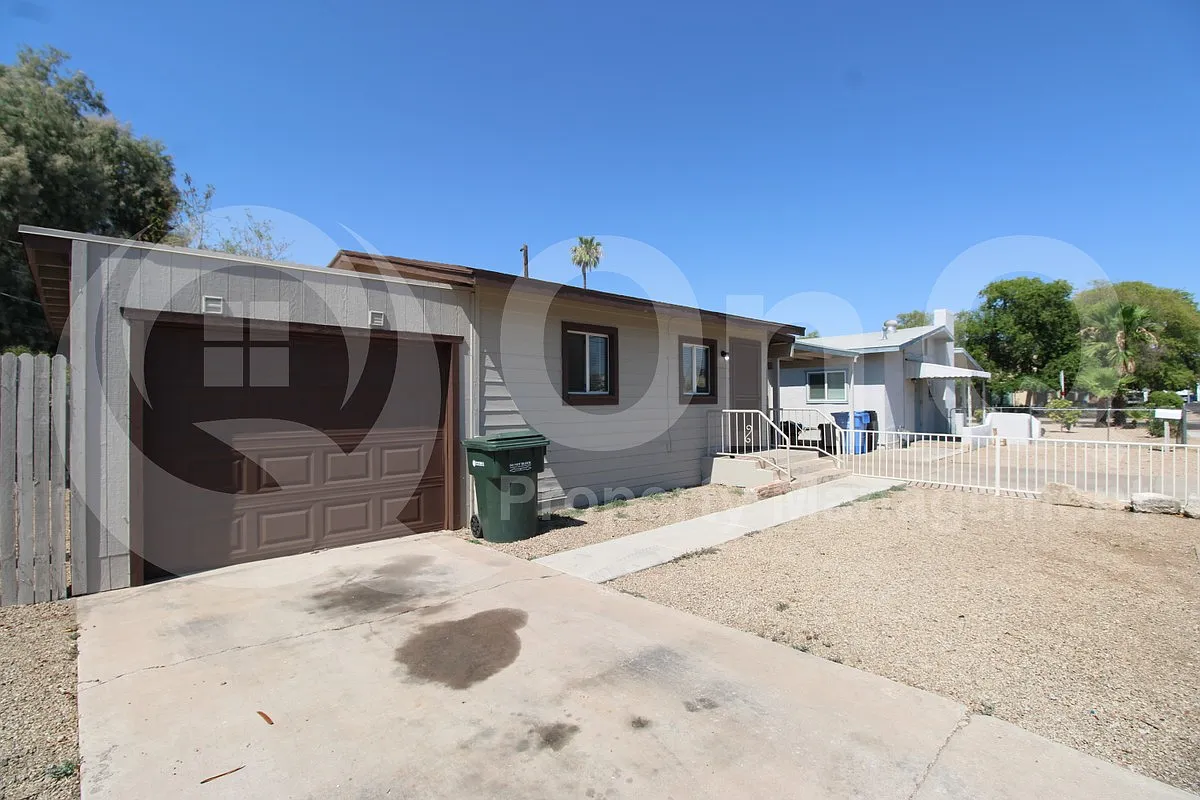 1 bed, 1.0 bath, 784 sqft, $1,100 — Photo 2