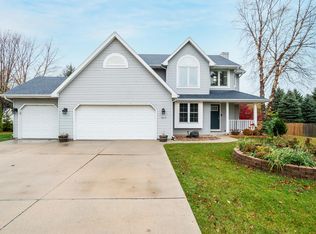 N6215 Woodland Meadows Dr, Sheboygan, WI 53083