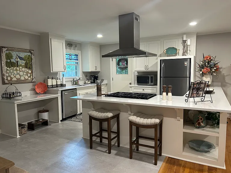 109 Stewart Dr — Photo 7