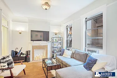 Rented by Barkoff Residential 