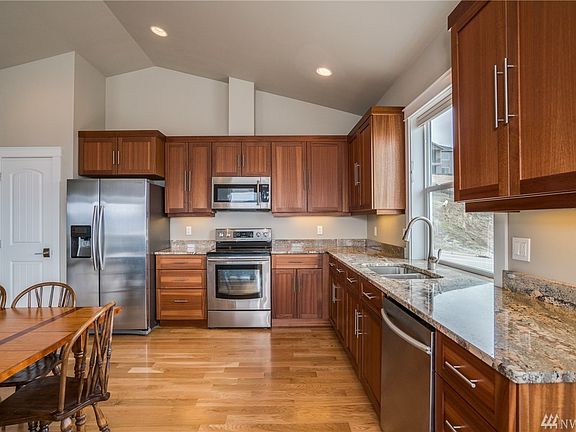 4th image of 2852 N Baker Ave