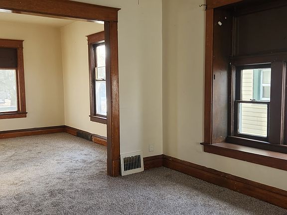 4th image of 48 Eleanor Ave