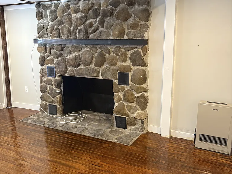 868 Main St #1 — Photo 5