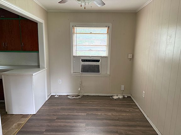 5th image of 105 W Hackberry Ave