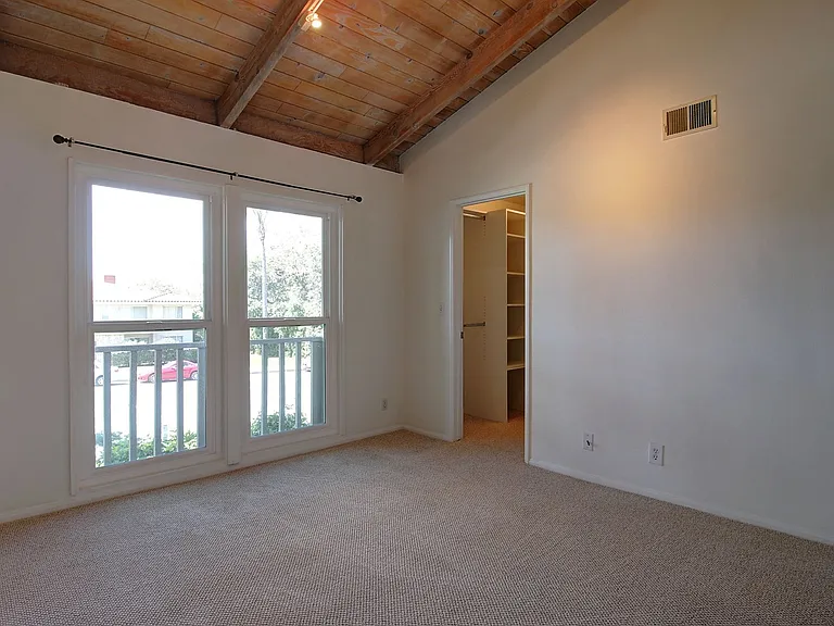 2630 State St #6 — Photo 8