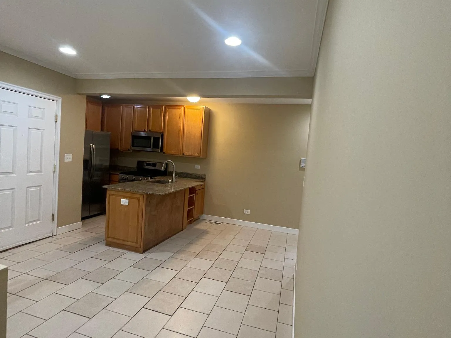 4 bed, 1900 sqft, $2,600 — Photo 4