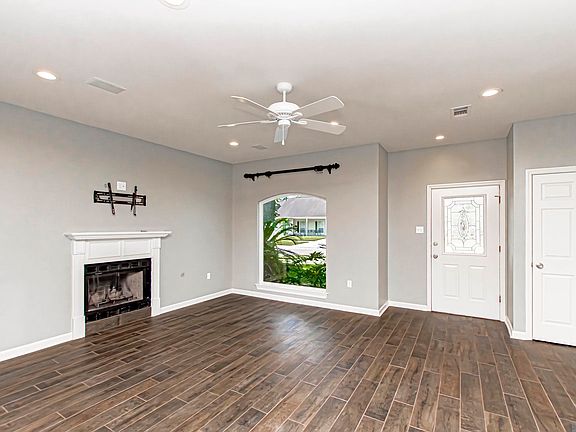 3rd image of 13333 Parwood Ave