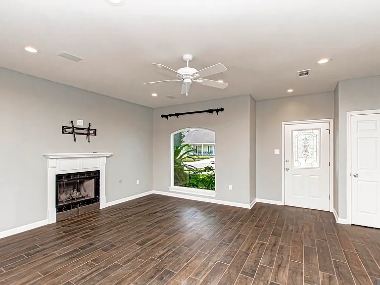 13333 Parwood Ave — Photo 3