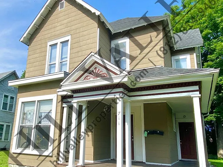 711 S 7th St — Photo 1