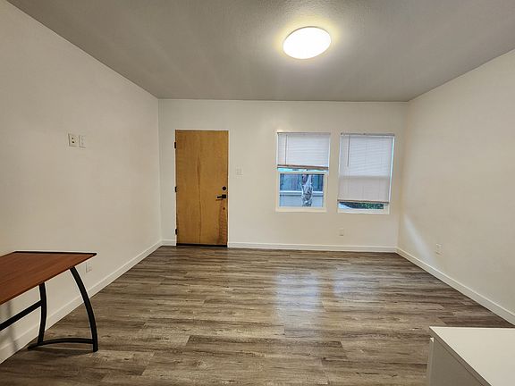 4th image of 528 Golden Ave