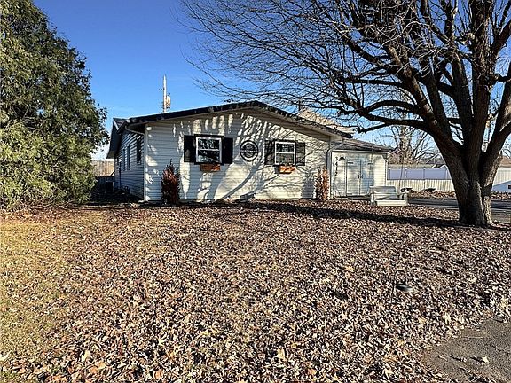 4th image of 3412 Willow Dr