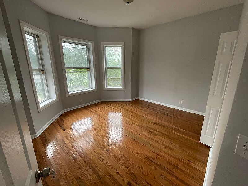 1st image of 726 N Pine Ave #3F