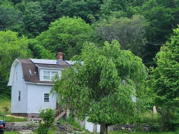 126 Hopedale Rd, Newfoundland, PA 18445