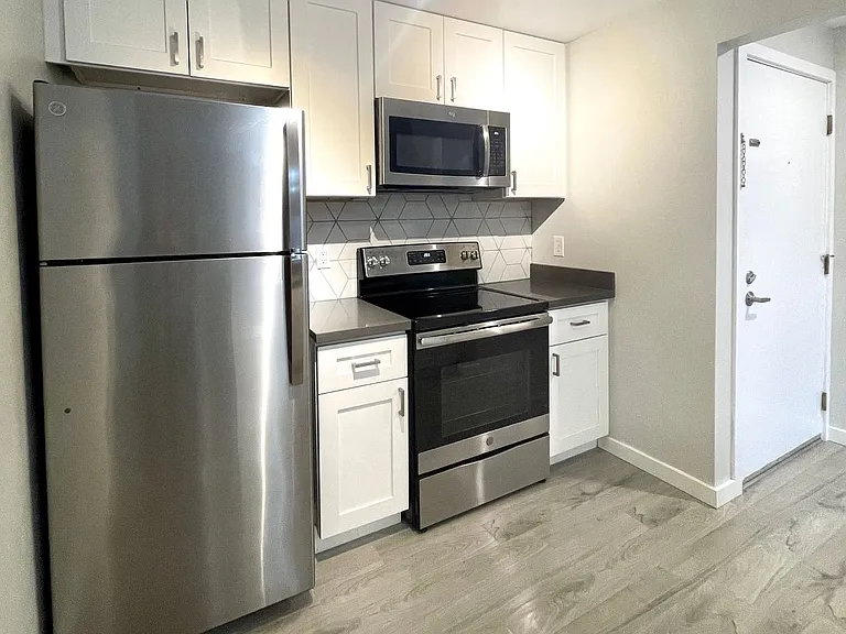 Monterey Apartments — Photo 6