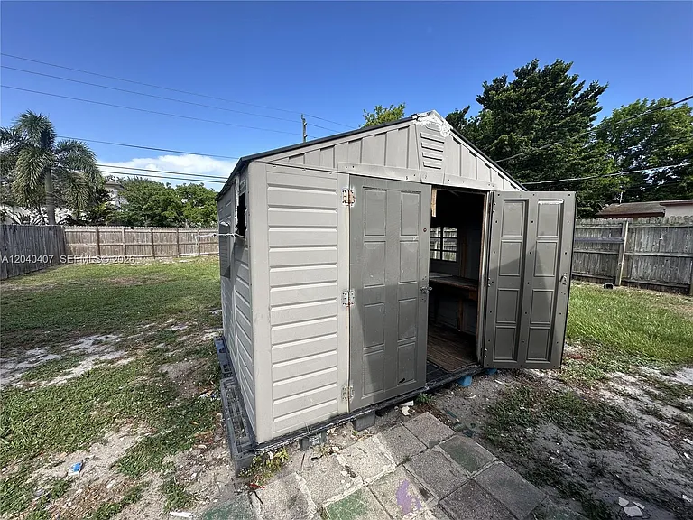 820 NW 4th Ave — Photo 8