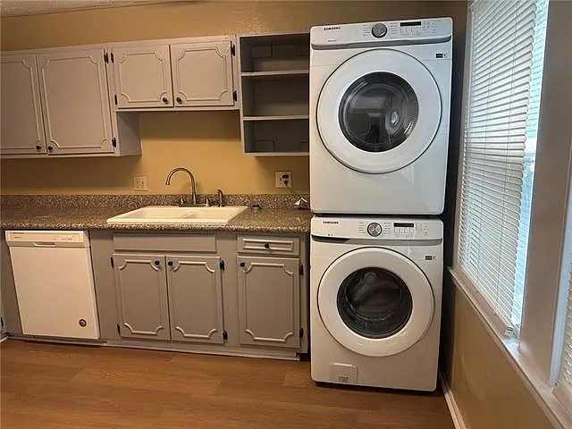 3 bed, 3.0 bath, 1600 sqft, $1,700 — Photo 4