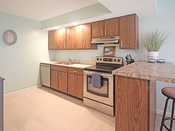 5th image of 915 Laura Dr #0