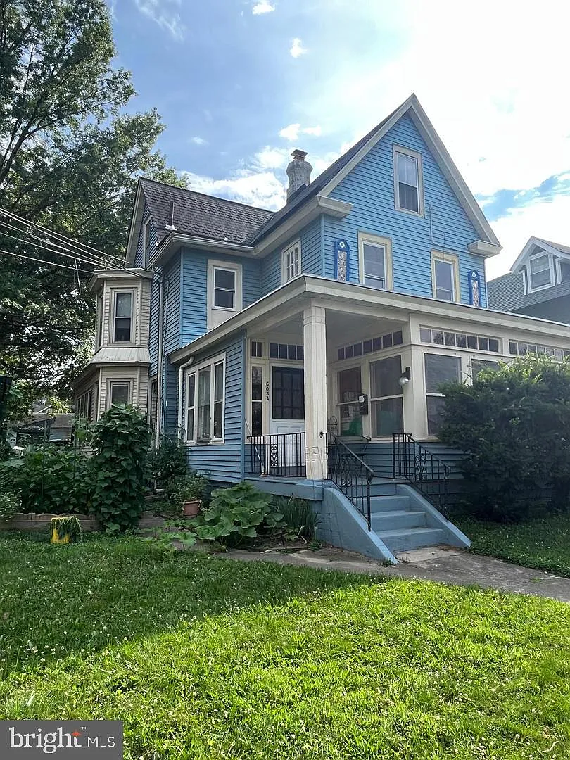 2 bed, 1.0 bath, 2640 sqft, $1,800 — Photo 3