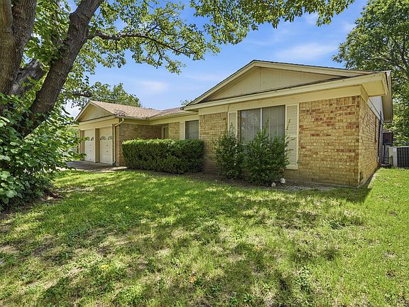 3rd image of 760 Comal Ave