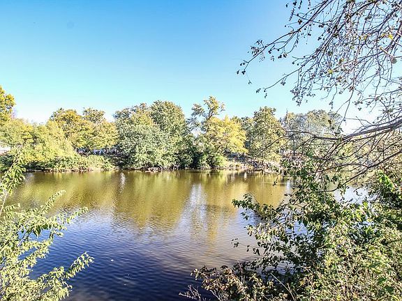 5th image of 4160 Lake Dr