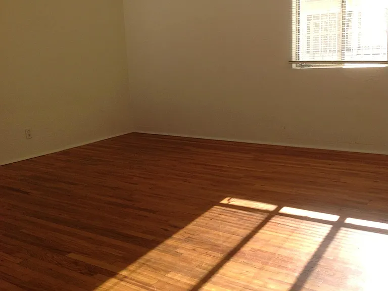 7039 Flight Ave — Photo 4