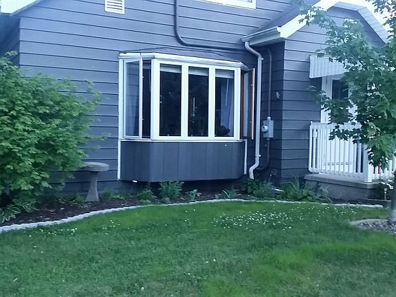 Large bay sitting window.