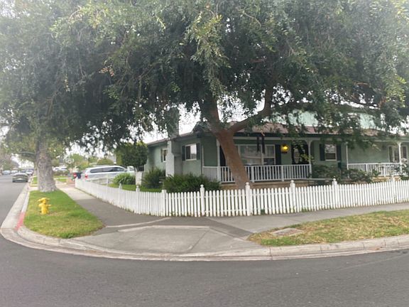 3rd image of 233 S Grand Ave