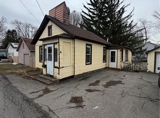 22 Works Pl, Lockport, NY 14094