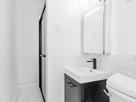 5th image of 211 Lafayette Ave APT 10