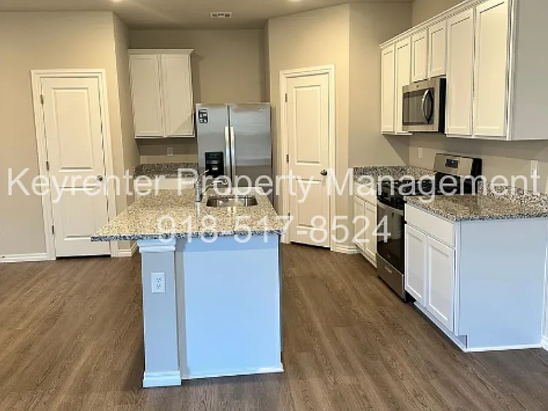 3117 Stonewall Dr — Photo 6