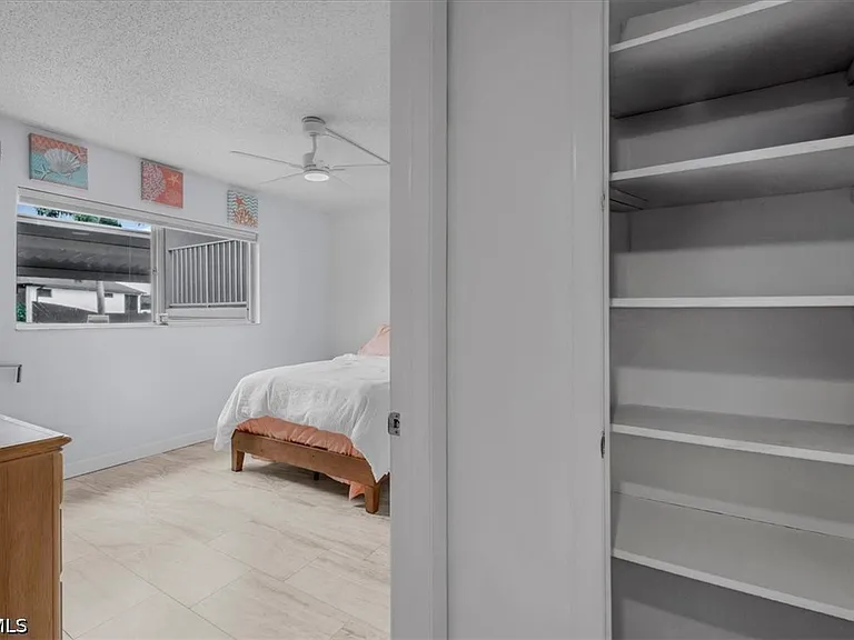 108 SE 47th St #102 — Photo 22